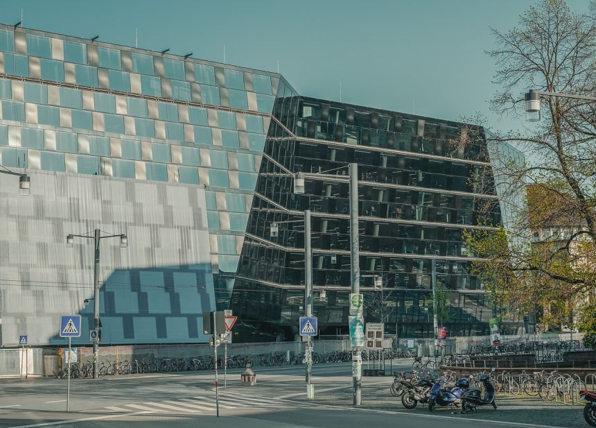 中信证券就福建省能源石化集团子公司涉及诉讼案发布临时受托管理事务报告